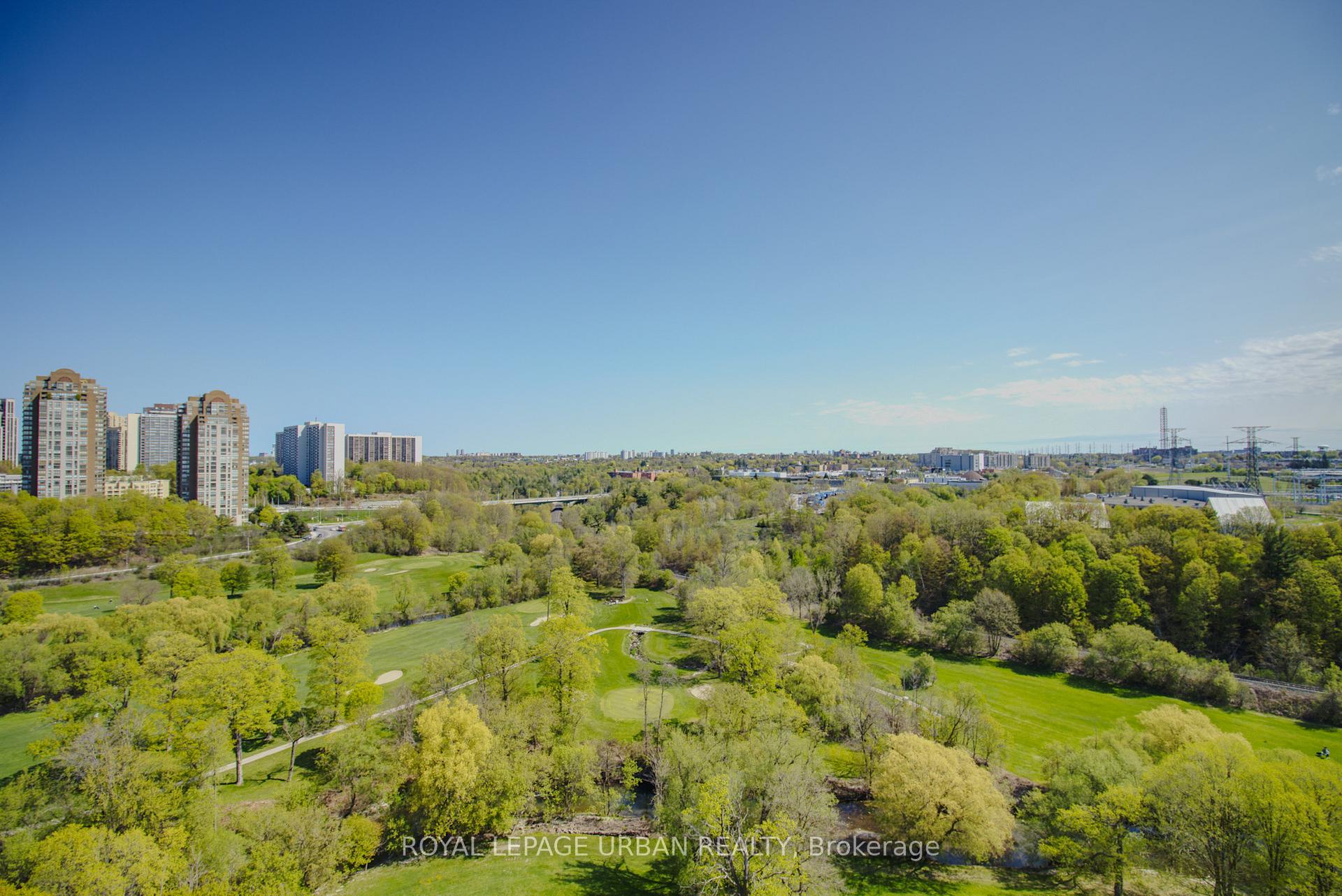 3 Bedrooms Condo at 20 Edgecliff, Toronto For sale