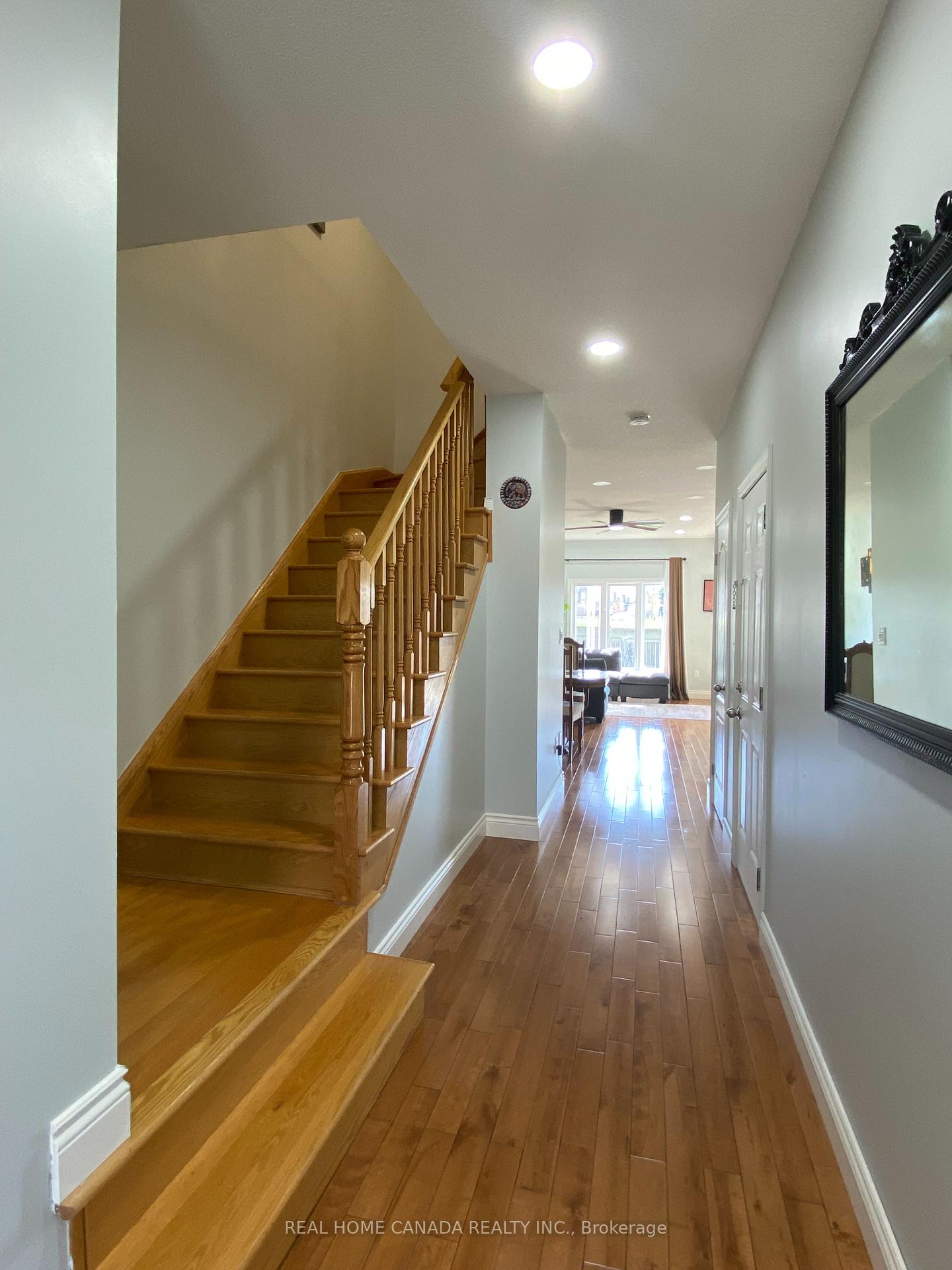 3 Bedrooms Condo at 370 Stonehenge,  Hamilton For sale