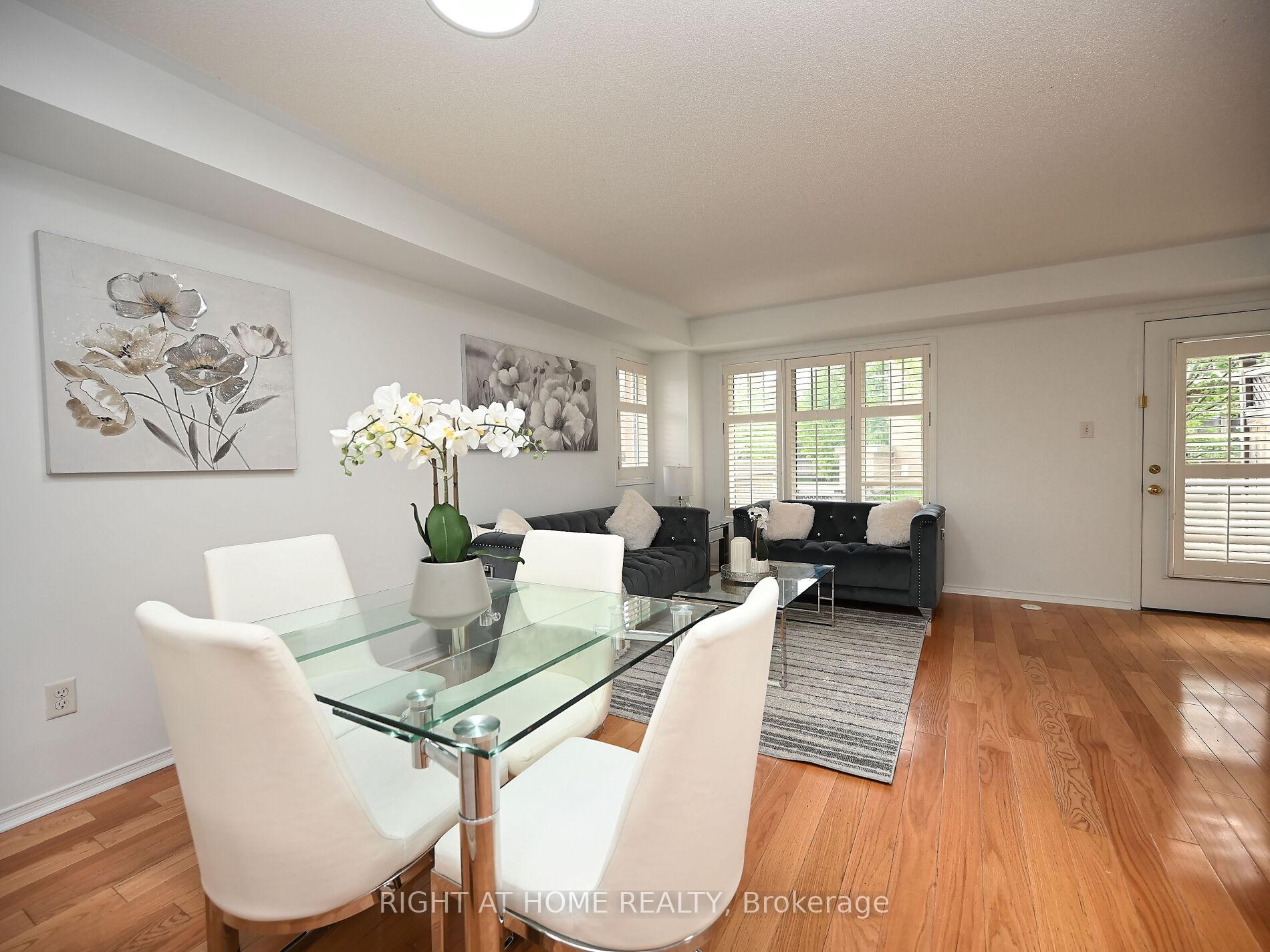 2 Bedrooms Condo at 3250 Bentley, Mississauga For sale