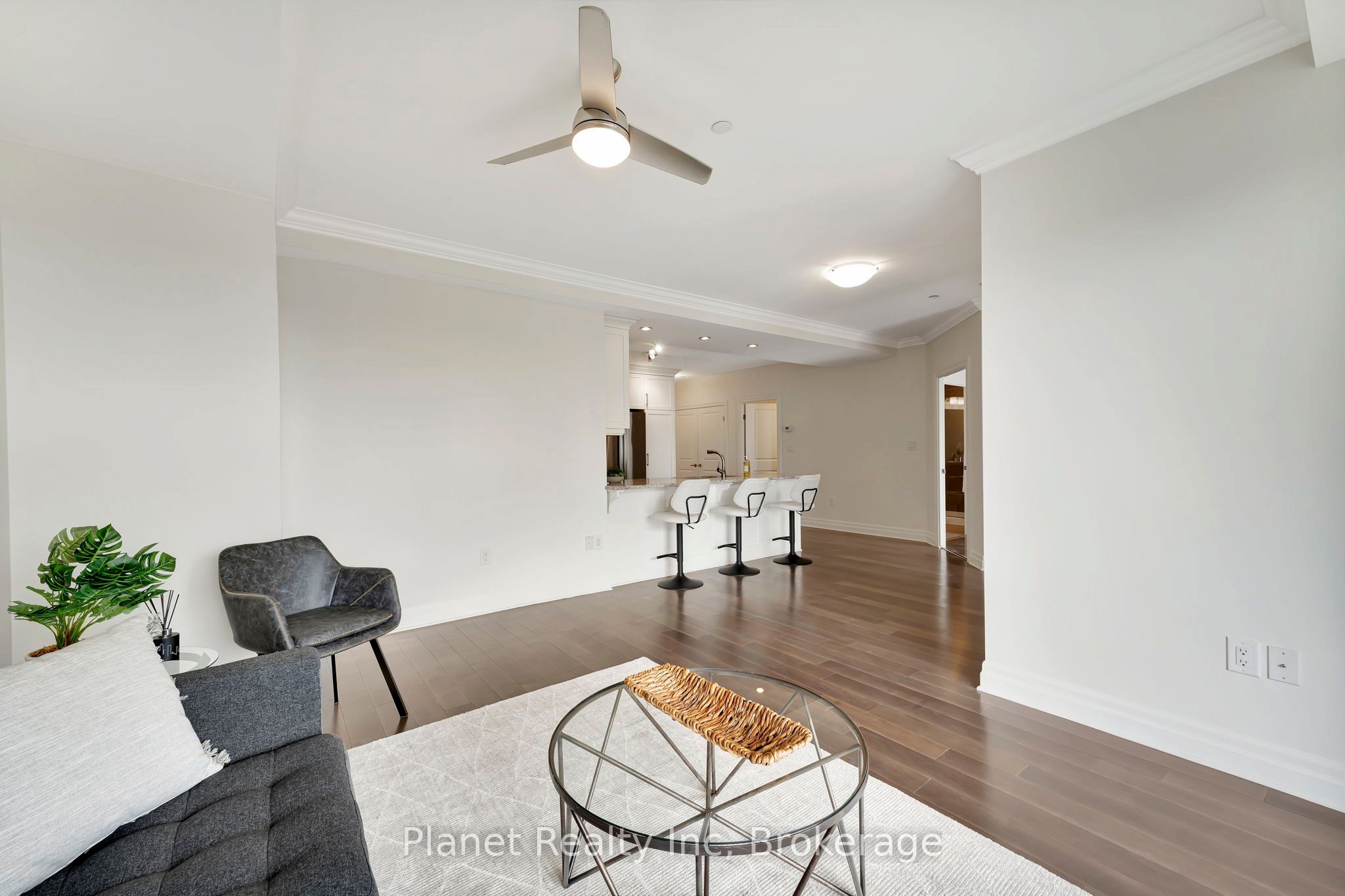 160 Macdonell Street, #906