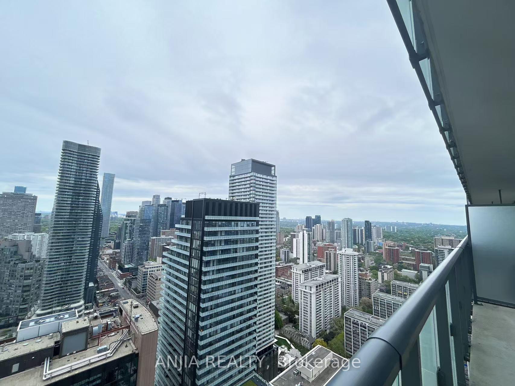 1 Bedroom Condo at 15 Grenville, Toronto For sale