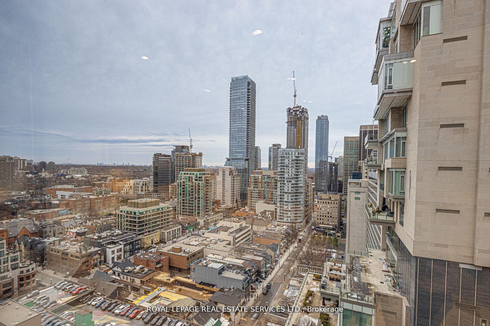 2 Bedrooms Condo at 175 Cumberland, Toronto For sale