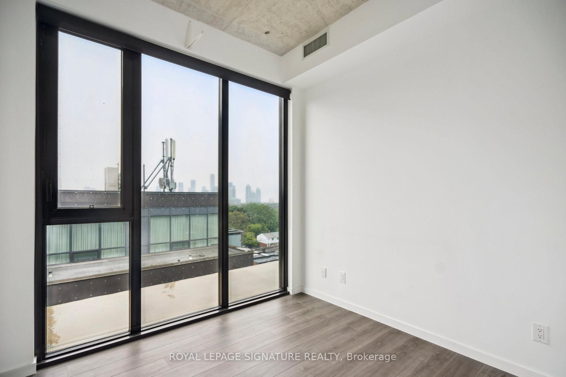 3 Bedrooms Co-op at 7 Smith, Toronto For sale