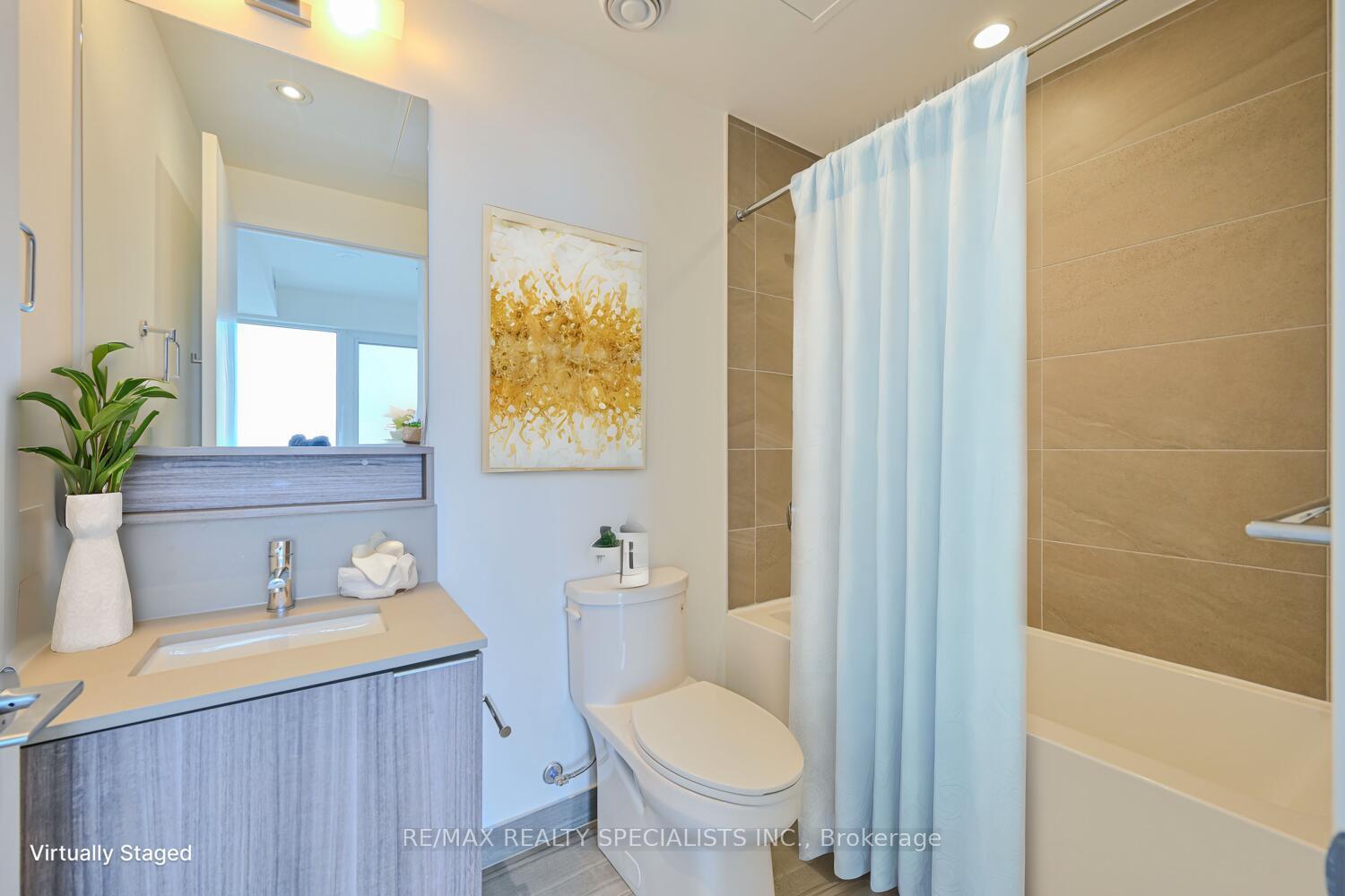 2 Bedrooms Condo at 5 BUTTERMILL, Vaughan For sale