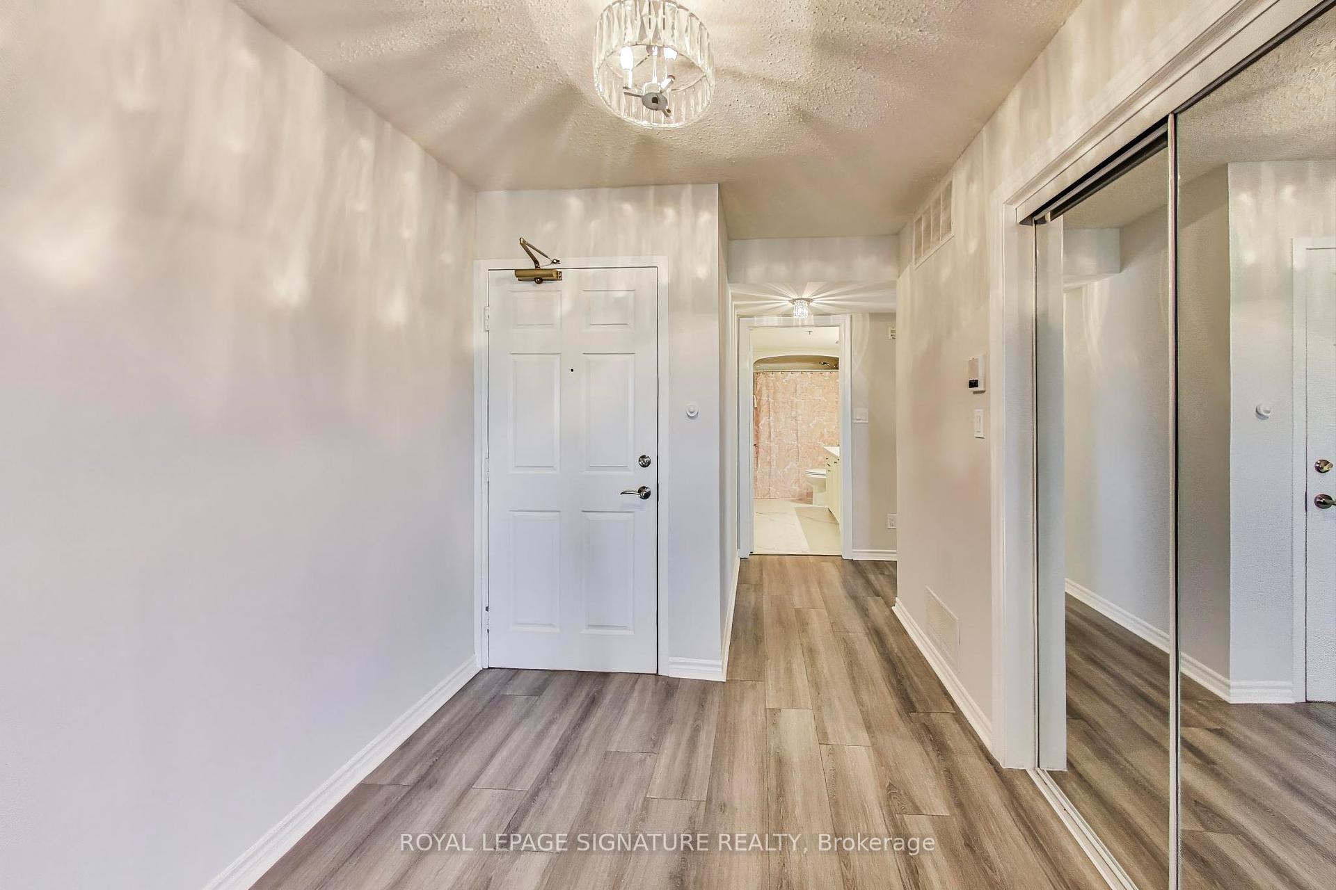 3 Bedrooms Condo at 1460 Bishops, Oakville For sale