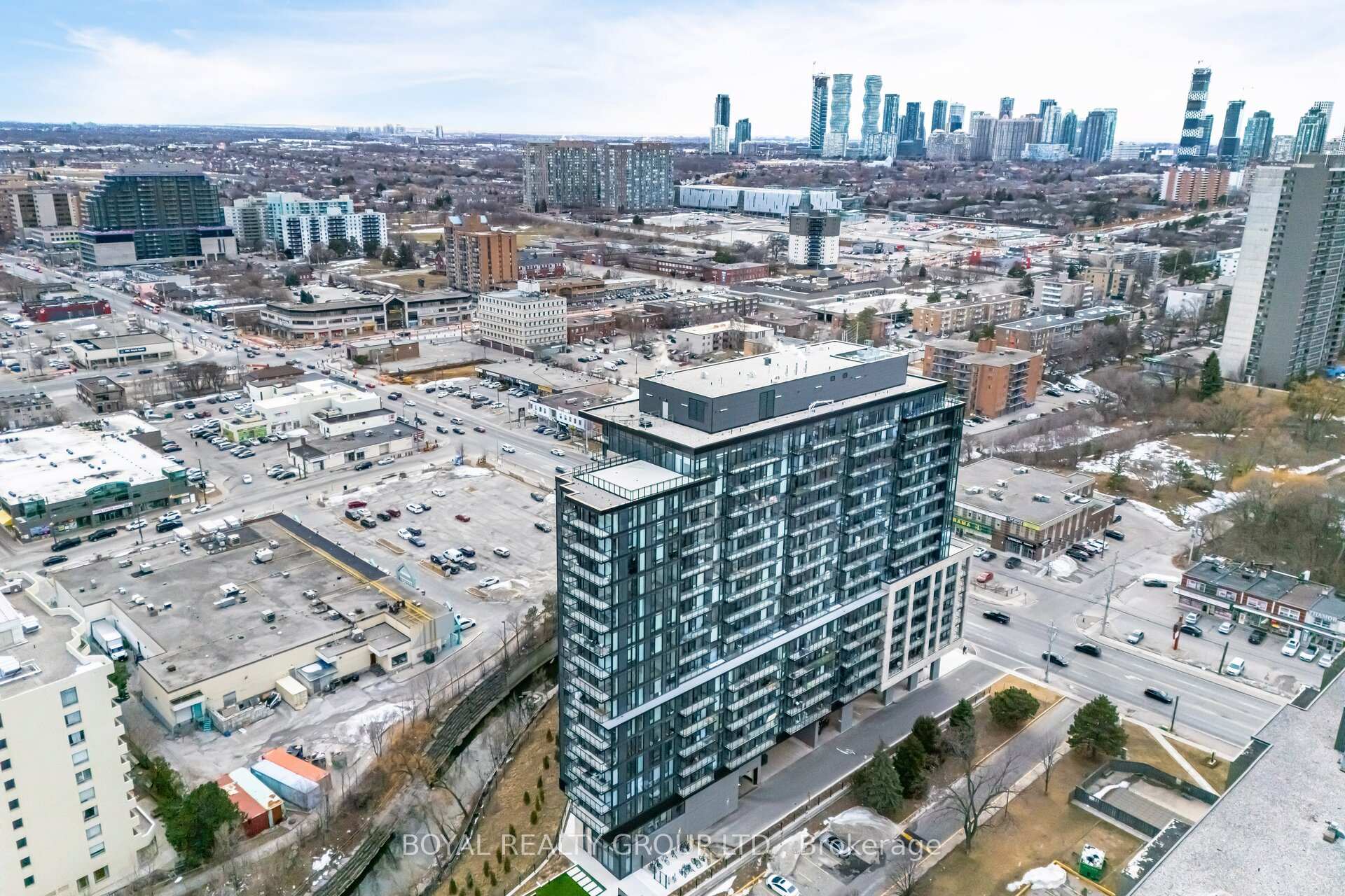 2 Bedrooms Condo at 86 Dundas, Mississauga For sale