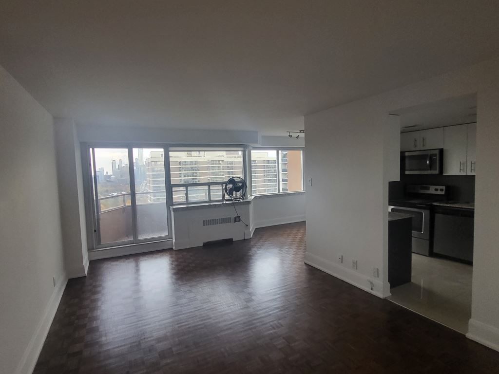 77 St Clair Avenue E 1801