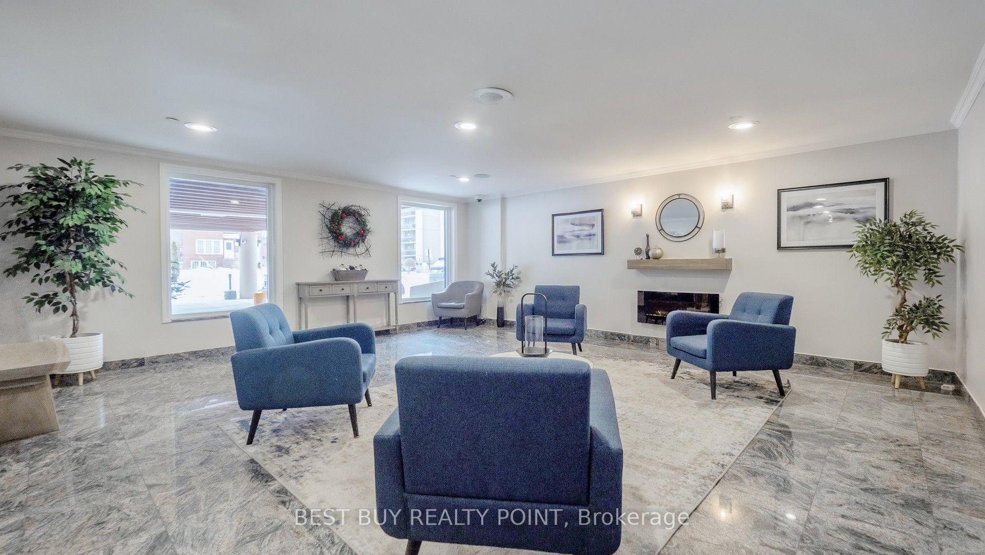 3 Bedrooms Condo at 15 La Rose, Toronto For sale
