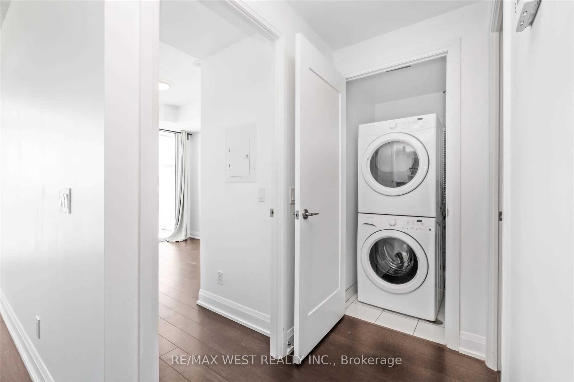 1 Bedroom Condo at 56 Annie Craig,  Toronto For sale