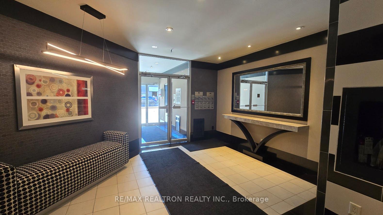 2 Bedrooms Condo at 70 Elmsthorpe, Toronto For sale