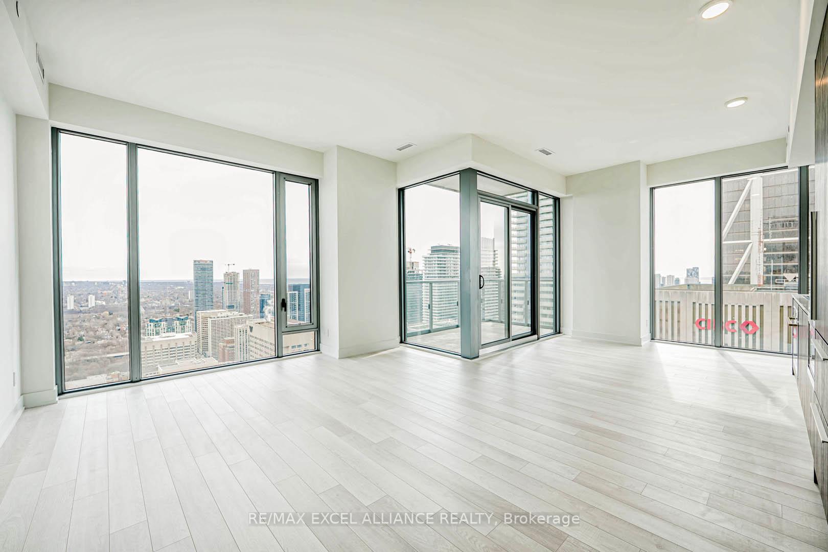 3 Bedrooms Condo at 8 Cumberland,  Toronto For sale