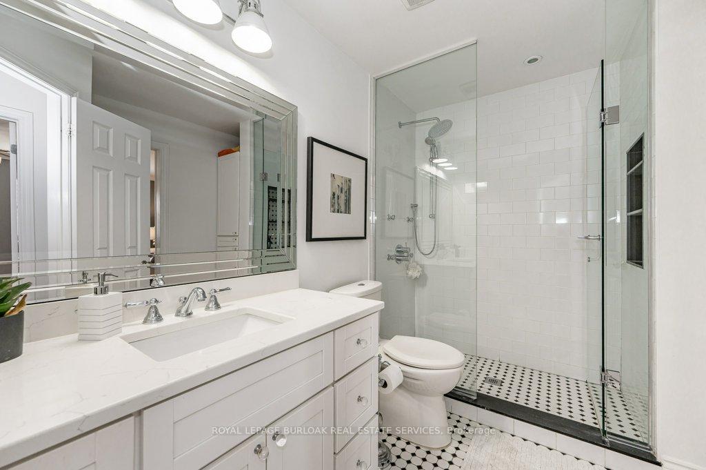 2 Bedrooms Condo at 1061 North Shore, Burlington For sale