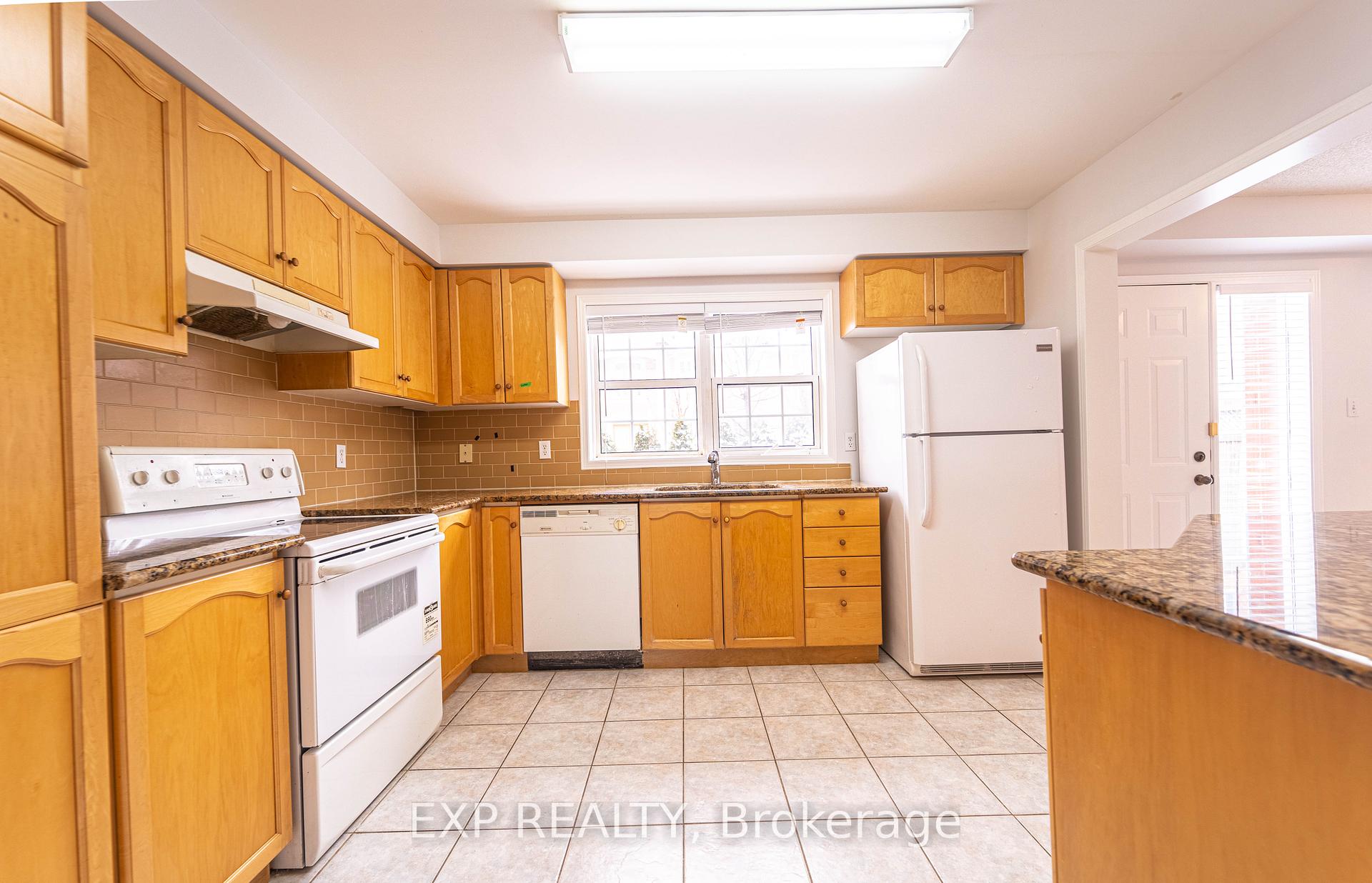 4 Bedrooms Condo at 199 Hillcrest, Mississauga For sale