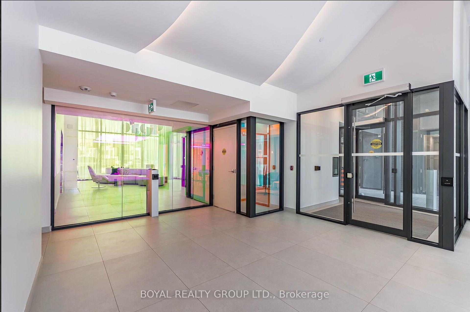 2 Bedrooms Condo at 3200 Dakota Common, Burlington For sale