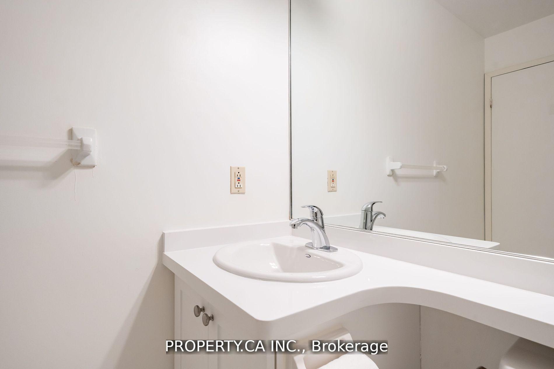 2 Bedrooms Condo at 10 Queens, Toronto For sale