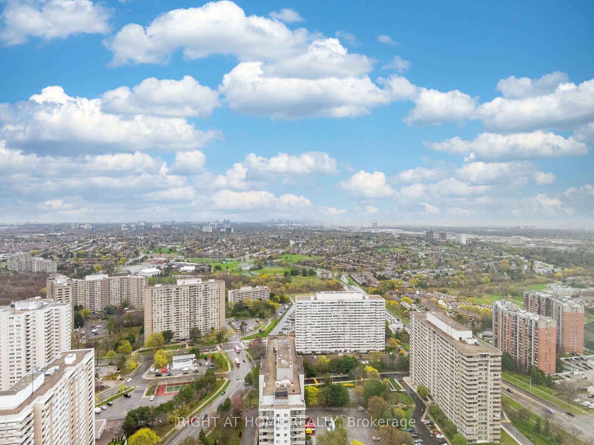2 Bedrooms Condo at 30 Elm,  Mississauga For sale