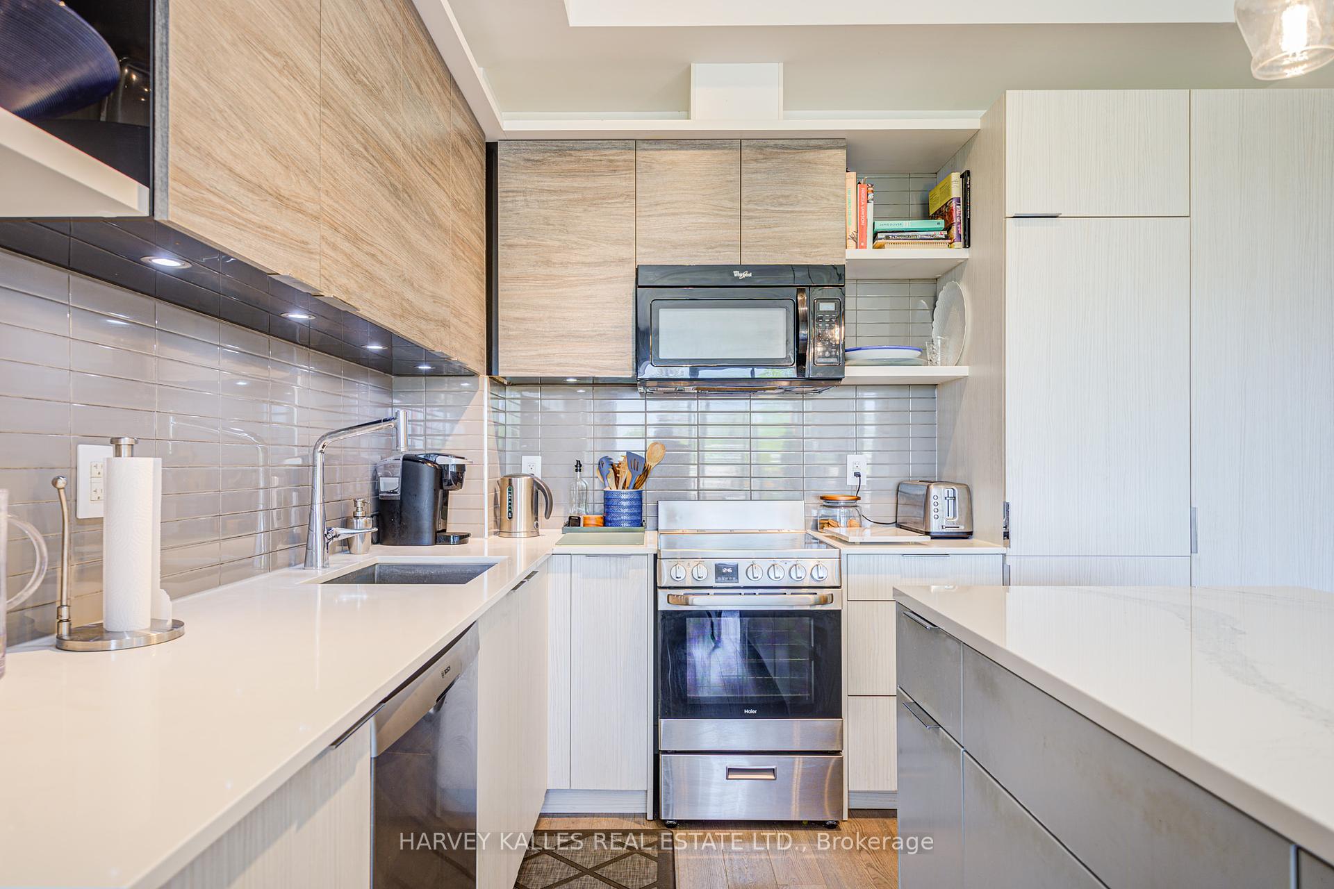 2 Bedrooms Condo at 6 Parkwood, Toronto For sale