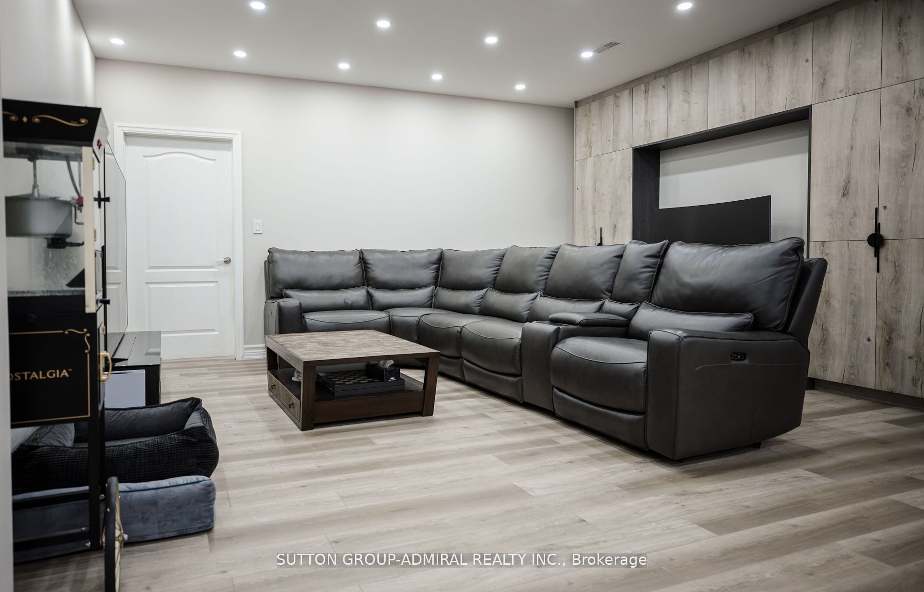 62 Bond Crescent