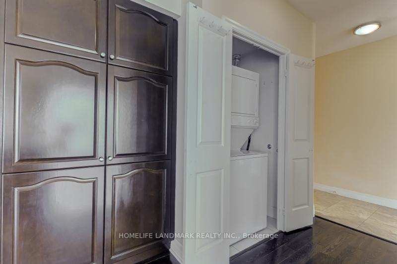 3 Bedrooms Condo at 58 Marine Parade, Toronto For sale