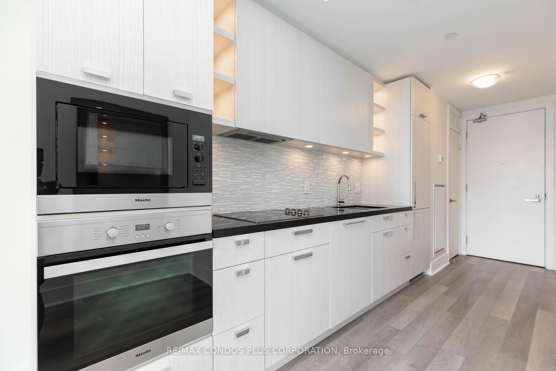1 Bedroom Condo at 32 Davenport, Toronto For sale
