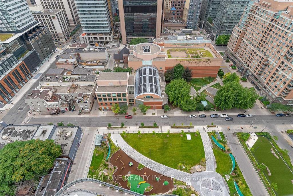 2 Bedrooms Condo at 11 Wellesley, Toronto For sale