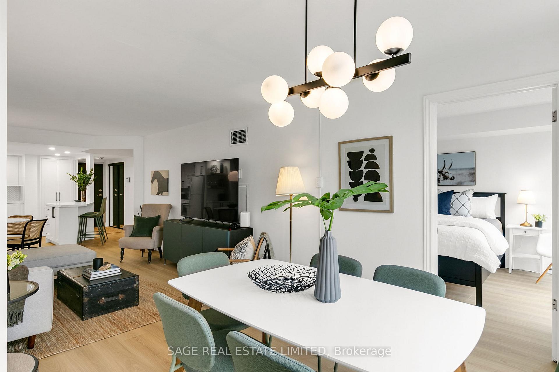 2 Bedrooms Condo at 15 Maitland, Toronto For sale