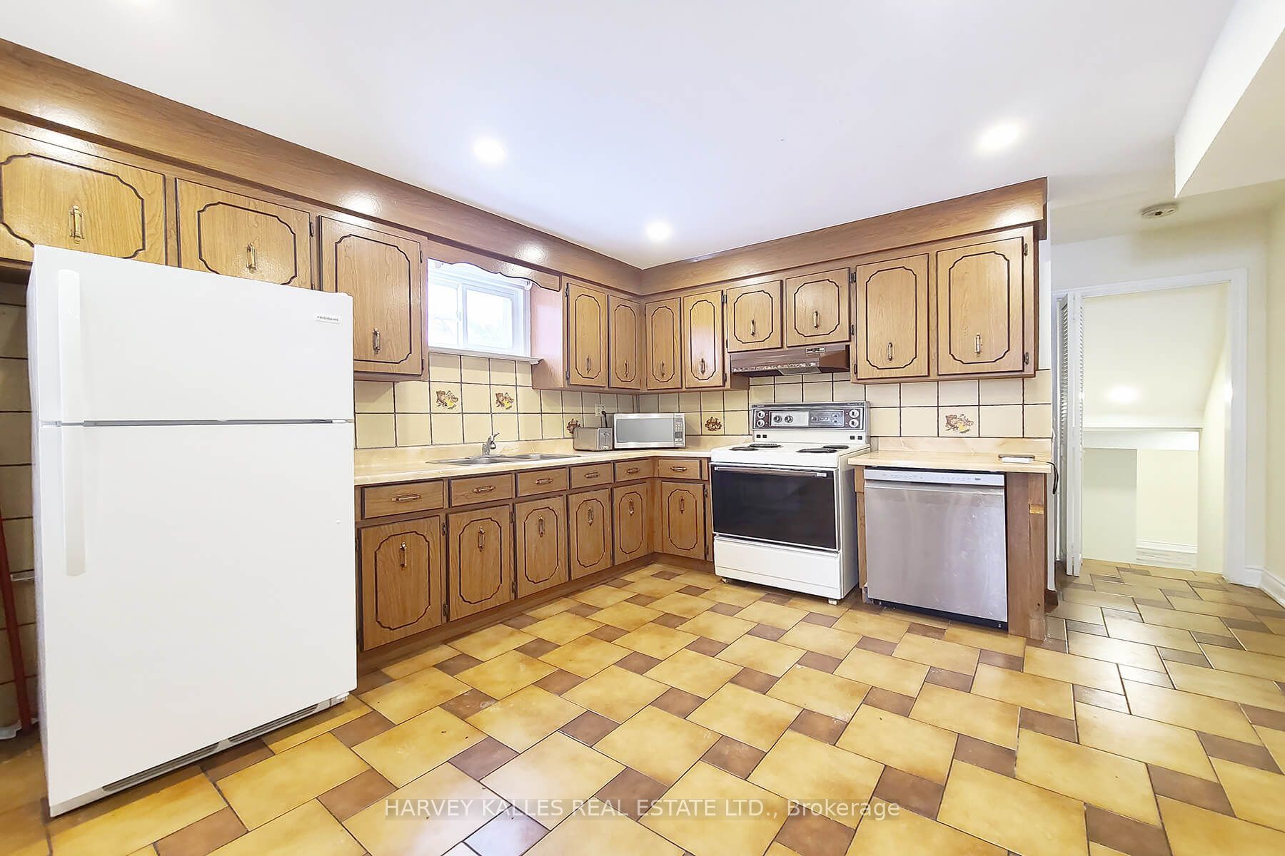 99 Stilecroft Drive Lower