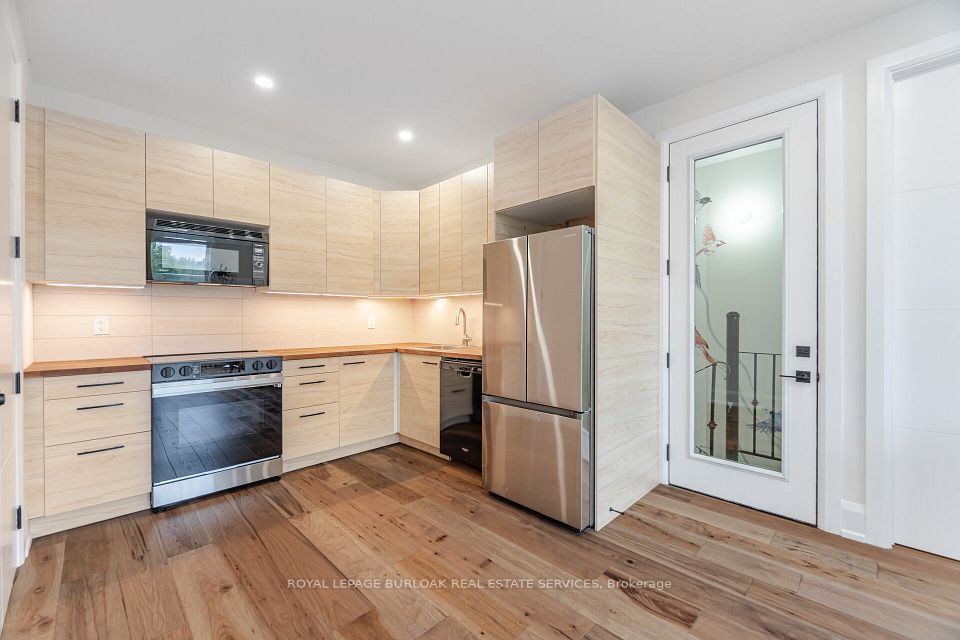 527 Vyner Crescent
