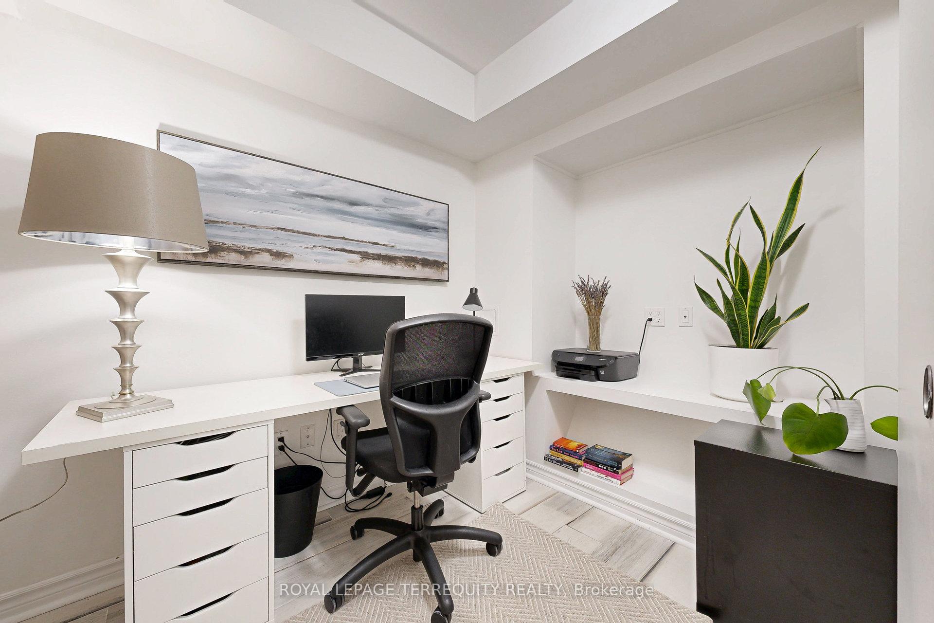 3 Bedrooms Condo at 25 Laidlaw, Toronto For sale