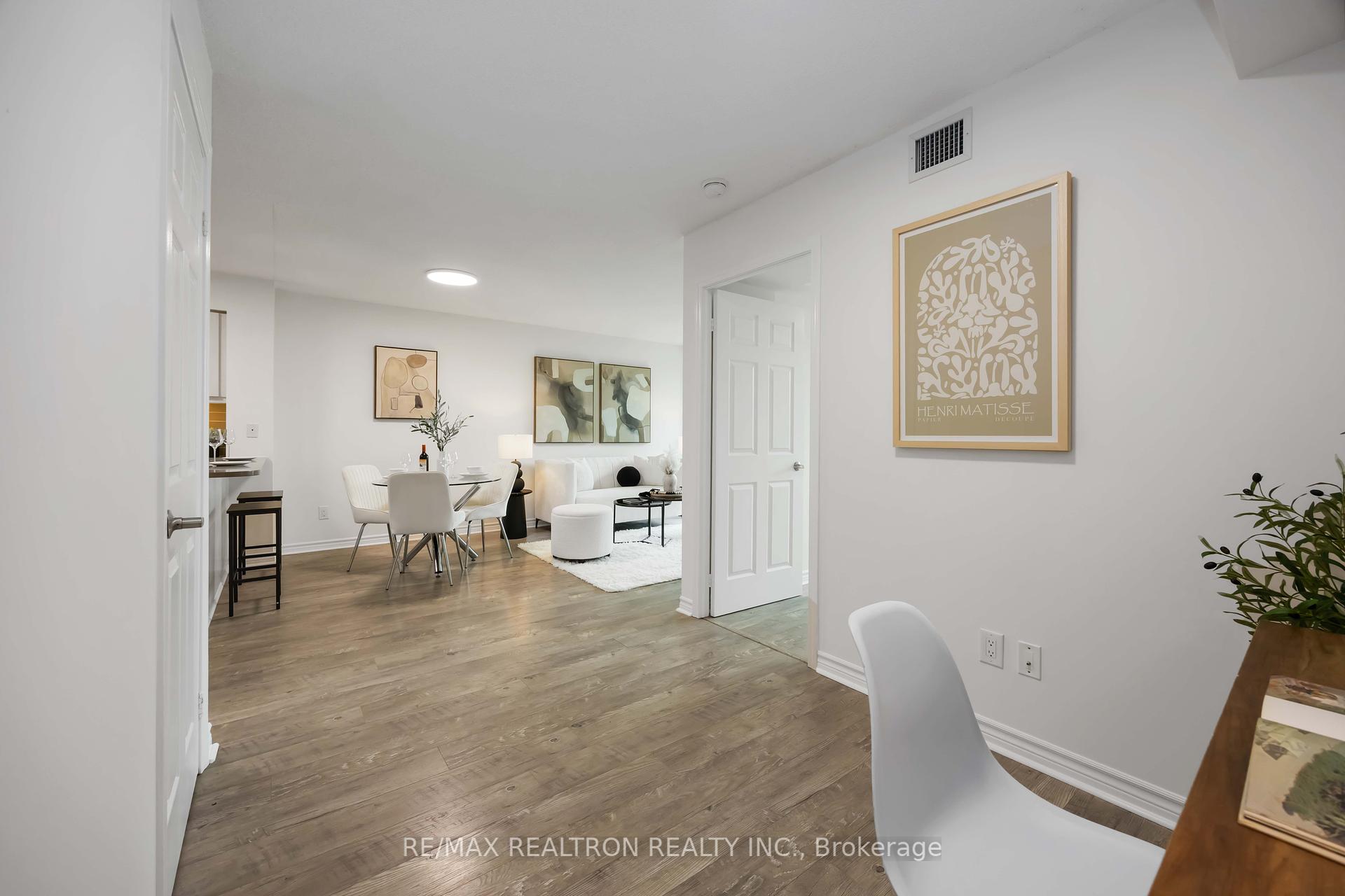 2 Bedrooms Condo at 25 Lower Simcoe, Toronto For sale