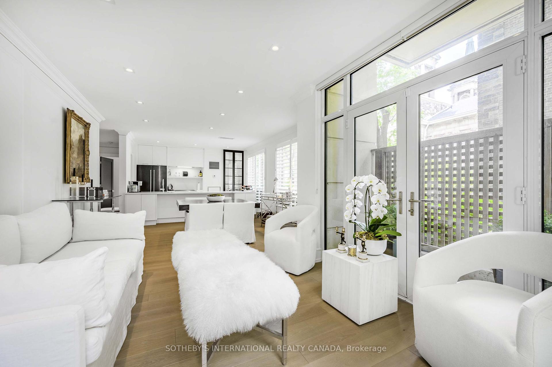 2 Bedrooms Condo at 10 Delisle, Toronto For sale