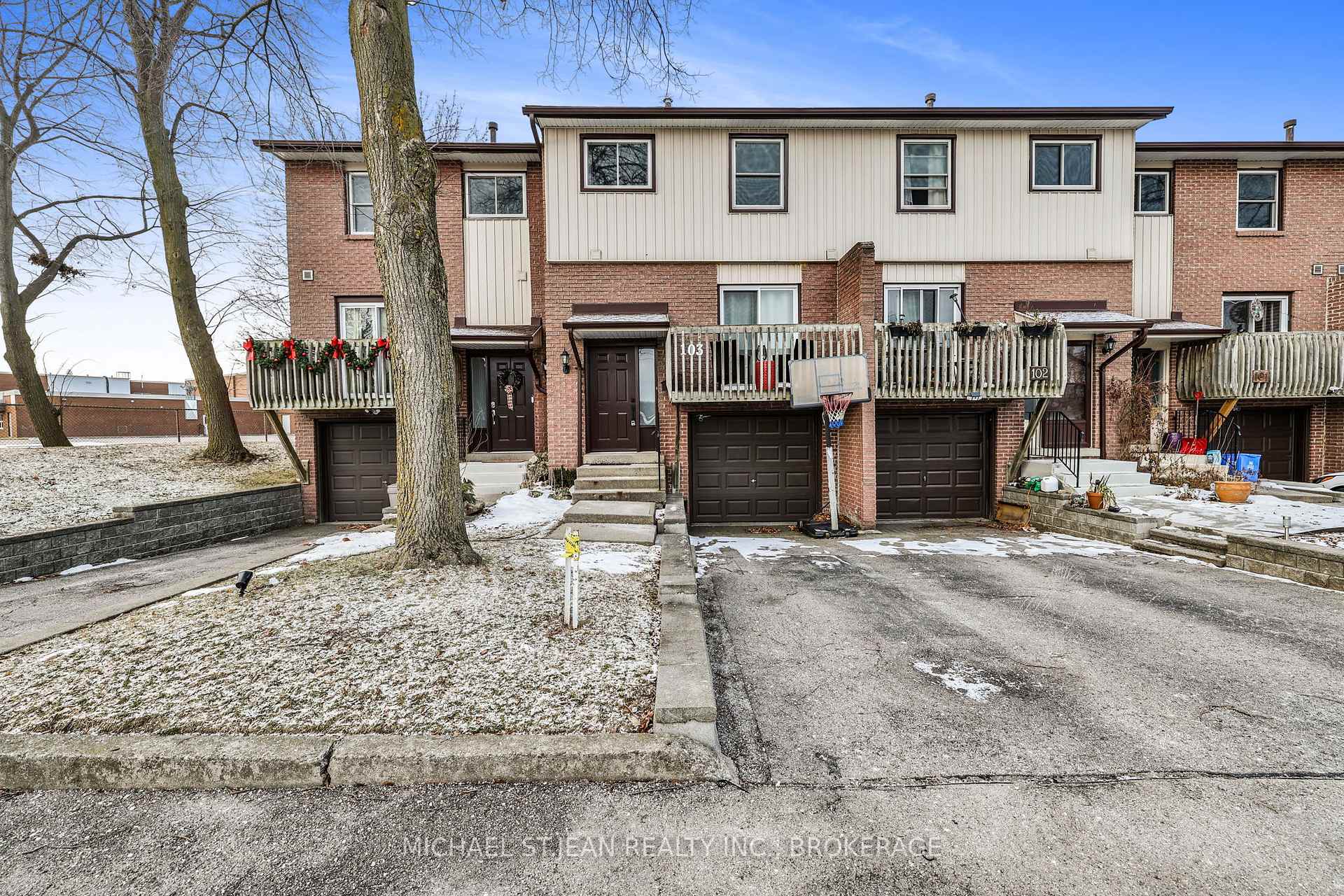 3 Bedrooms Condo at 1115 Paramount,  Hamilton For sale