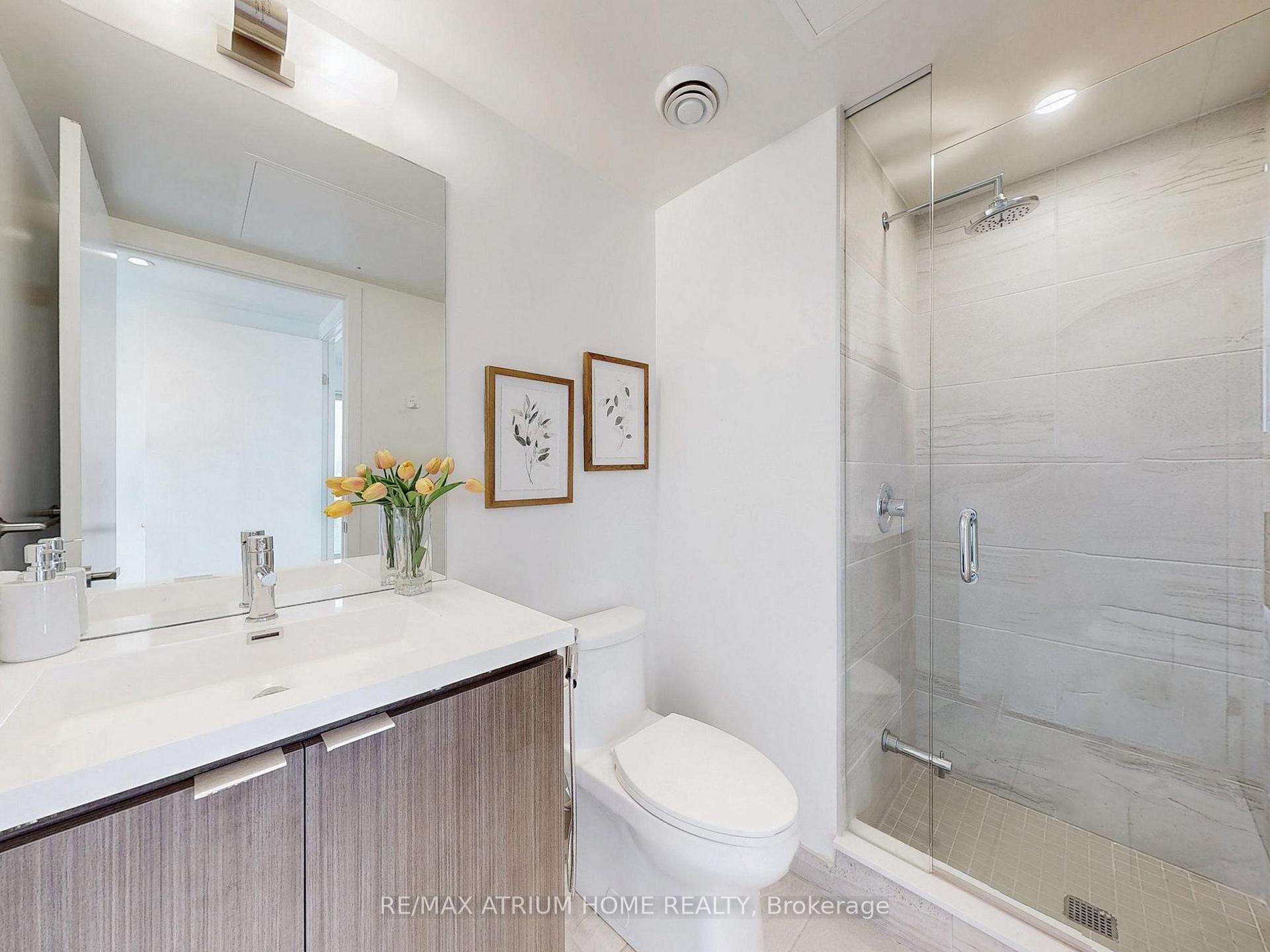 2 Bedrooms Condo at 55 Cooper, Toronto For sale