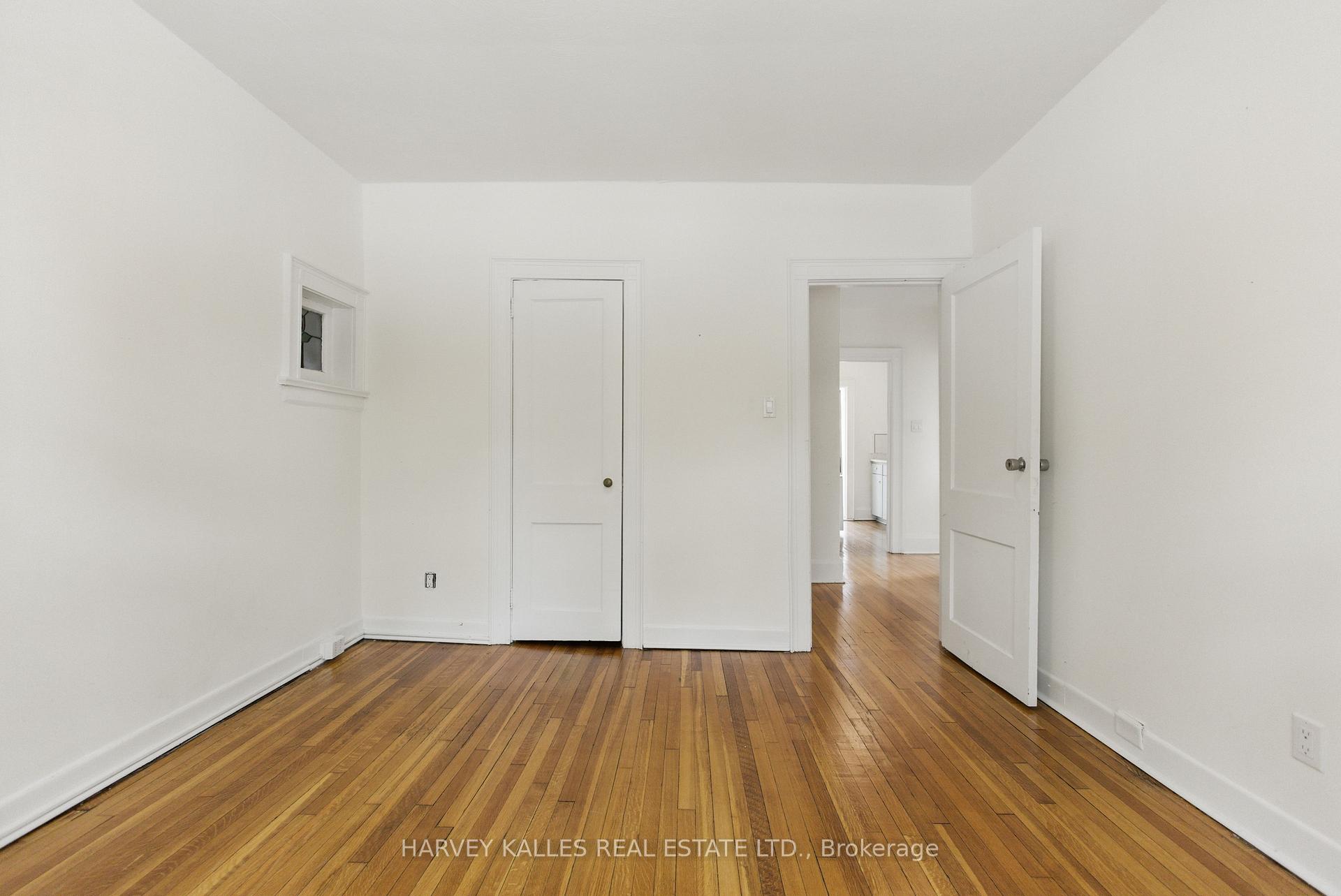 24 Yonge Boulevard
