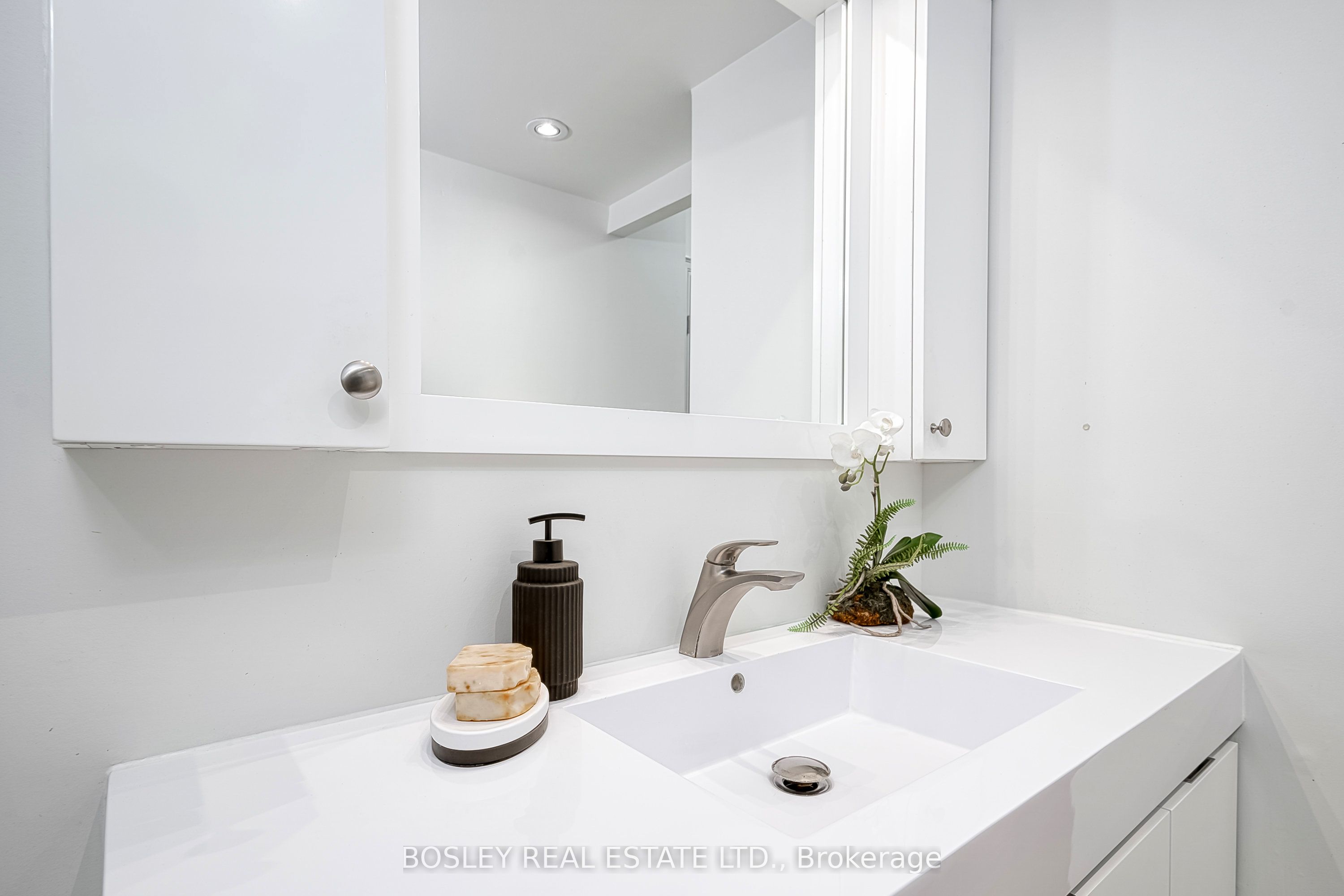 135 George Street S, #402