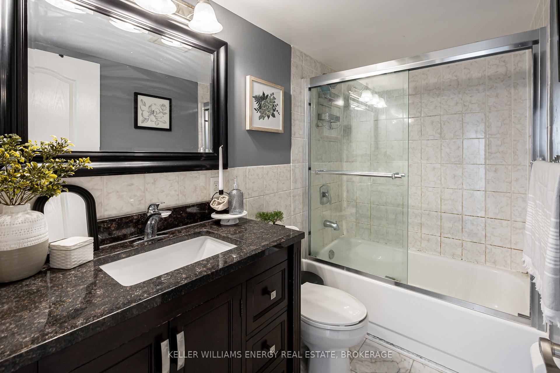 2 Bedrooms Condo at 41 Markbrook,  Toronto For sale
