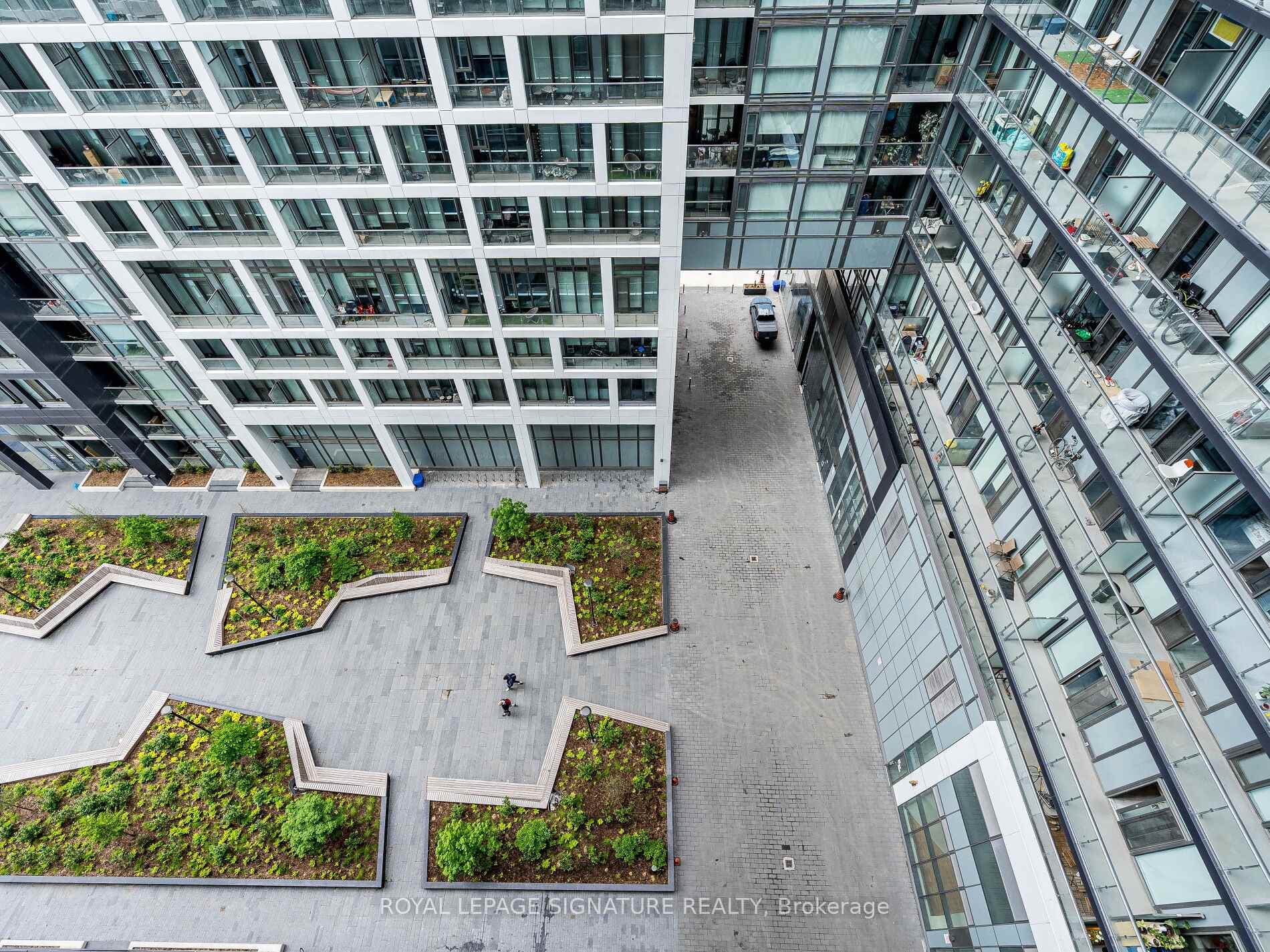 2 Bedrooms Condo at 60 Princess, Toronto For sale
