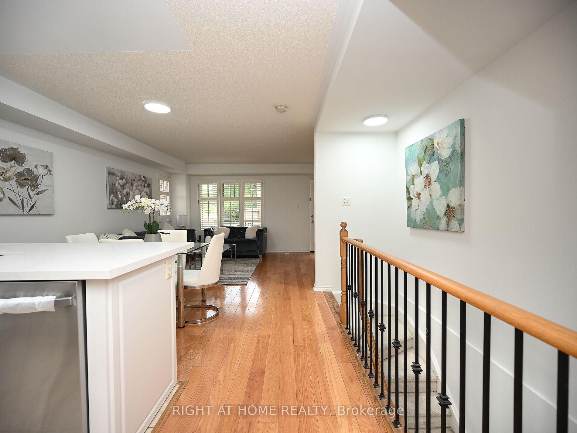 2 Bedrooms Condo at 3250 Bentley, Mississauga For sale