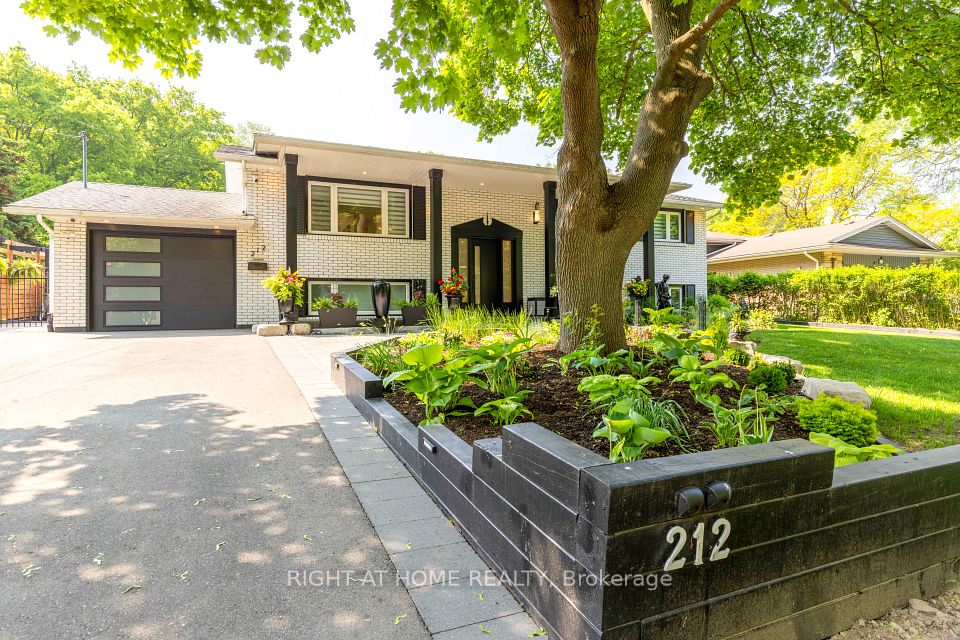212 Lockhart