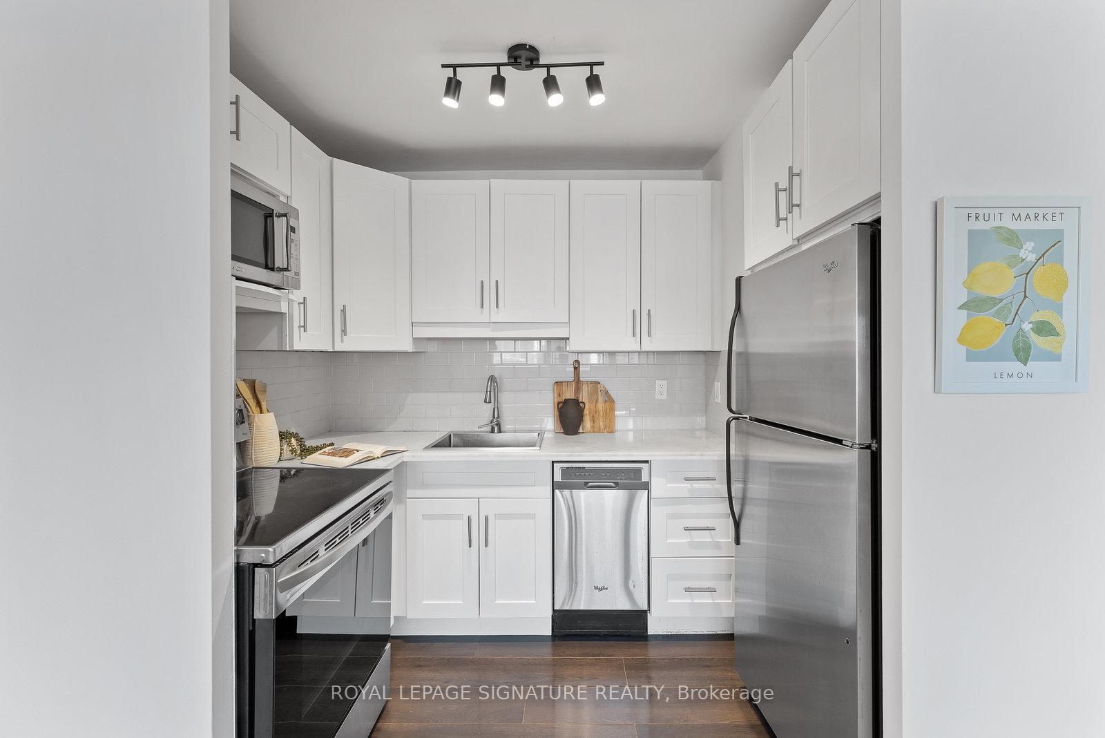 2 Bedrooms Condo at 40 Homewood, Toronto For sale