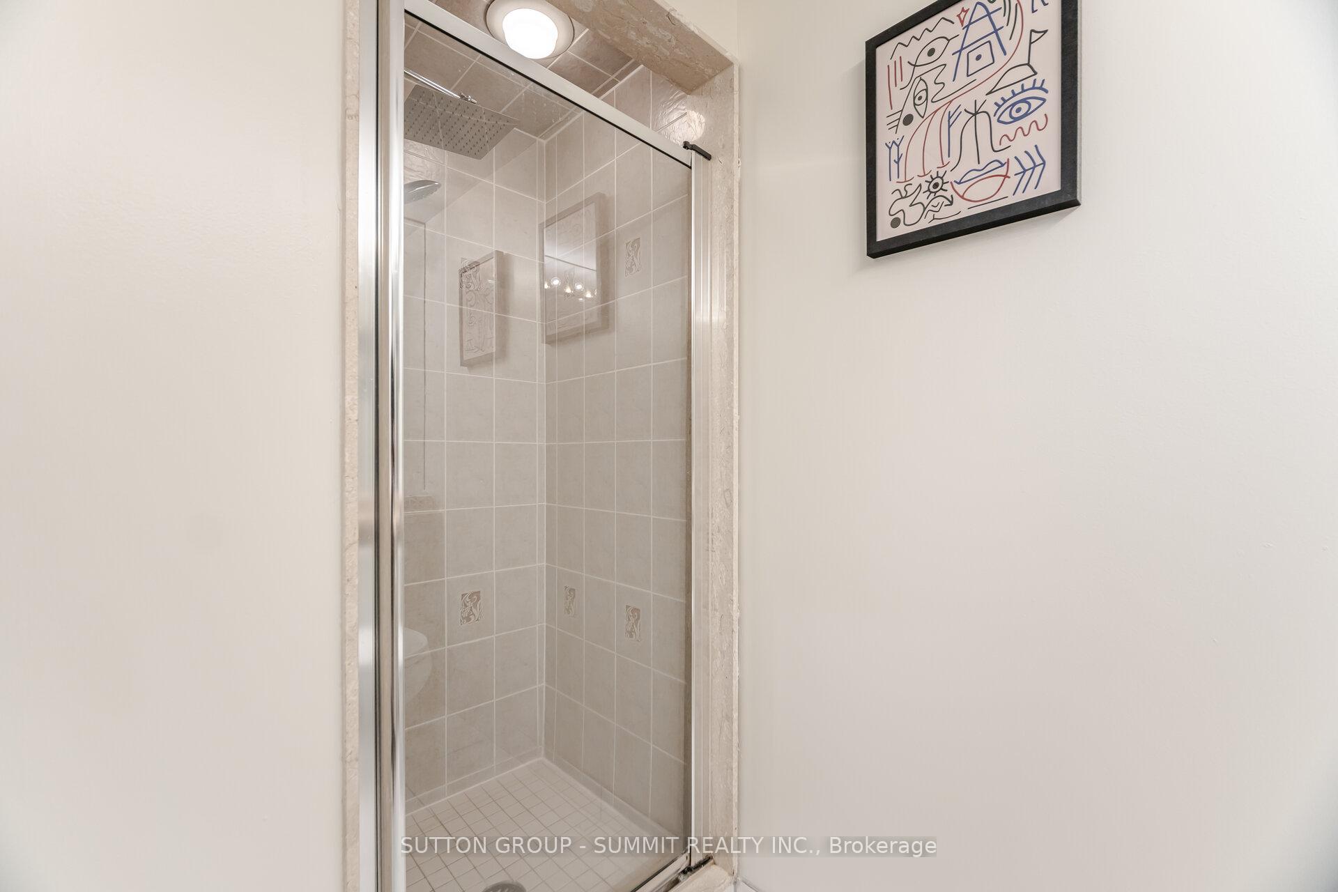 2 Bedrooms Condo at 8 Park, Toronto For sale