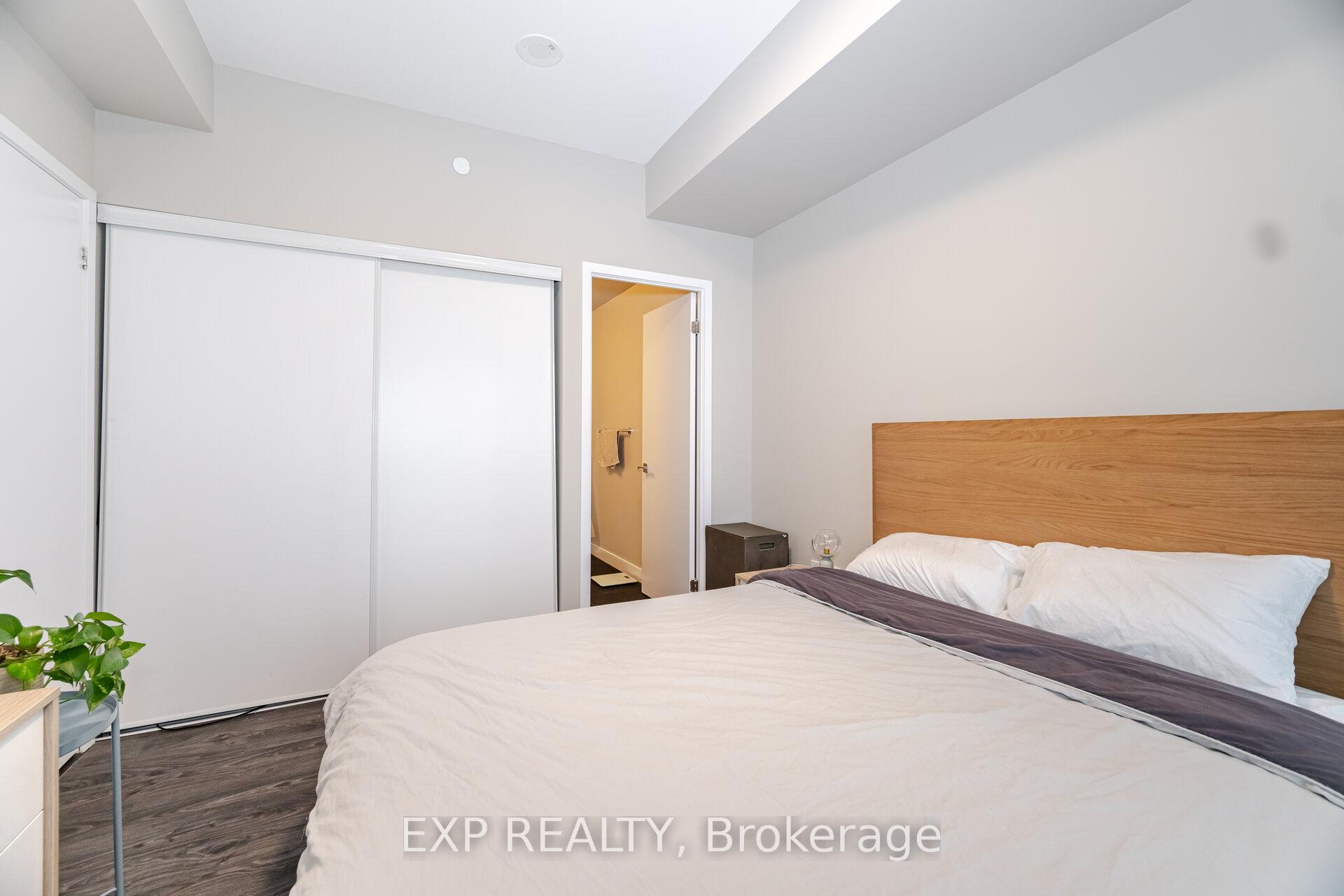2 Bedrooms Condo at 4055 Parkside Village, Mississauga For sale