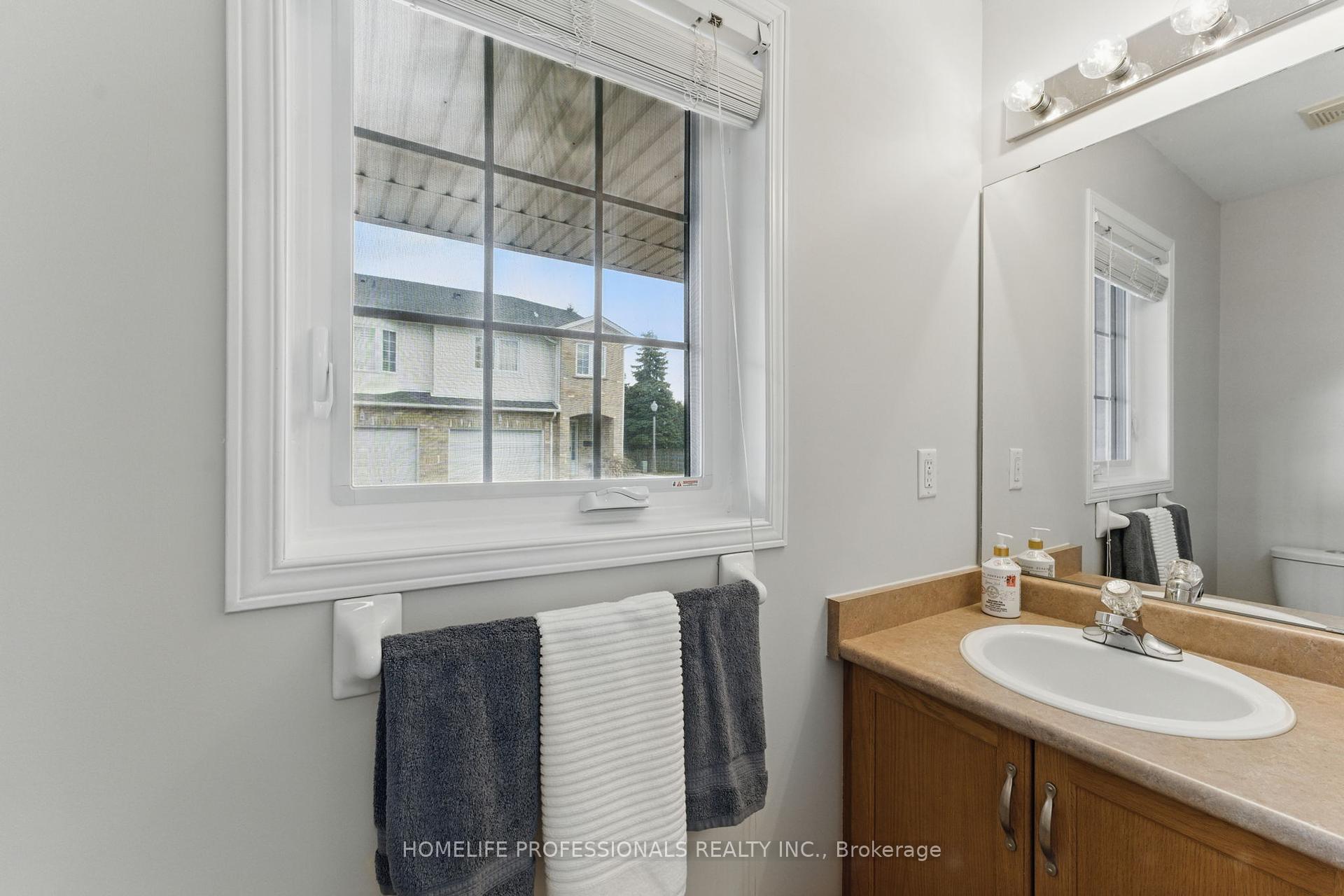 3 Bedrooms Condo at 485 Green,  Hamilton For sale