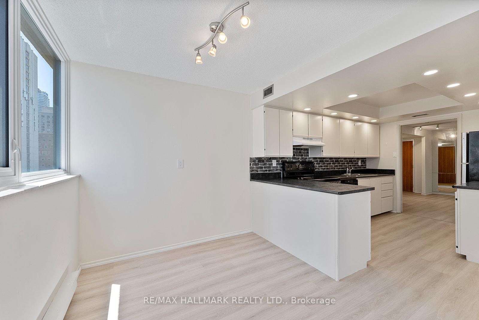 3 Bedrooms Condo at 360 Bloor, Toronto For sale