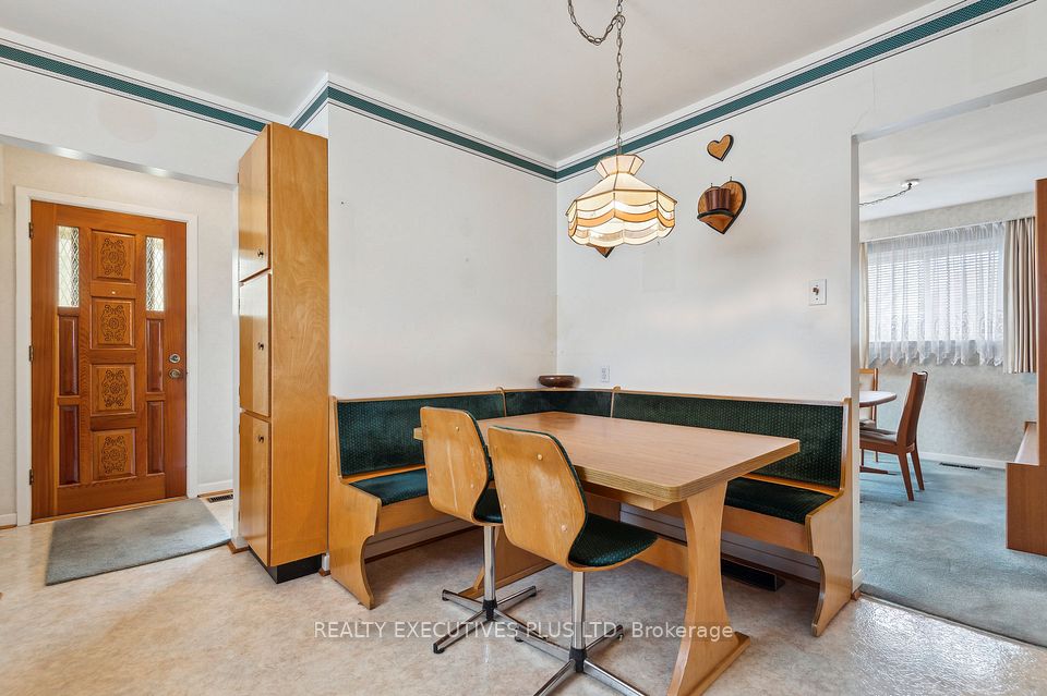 Eat-in Kitchen