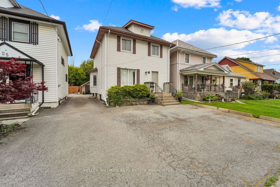 #Main - 27 Berryman Avenue, St. Catharines, ON L2R 3W8