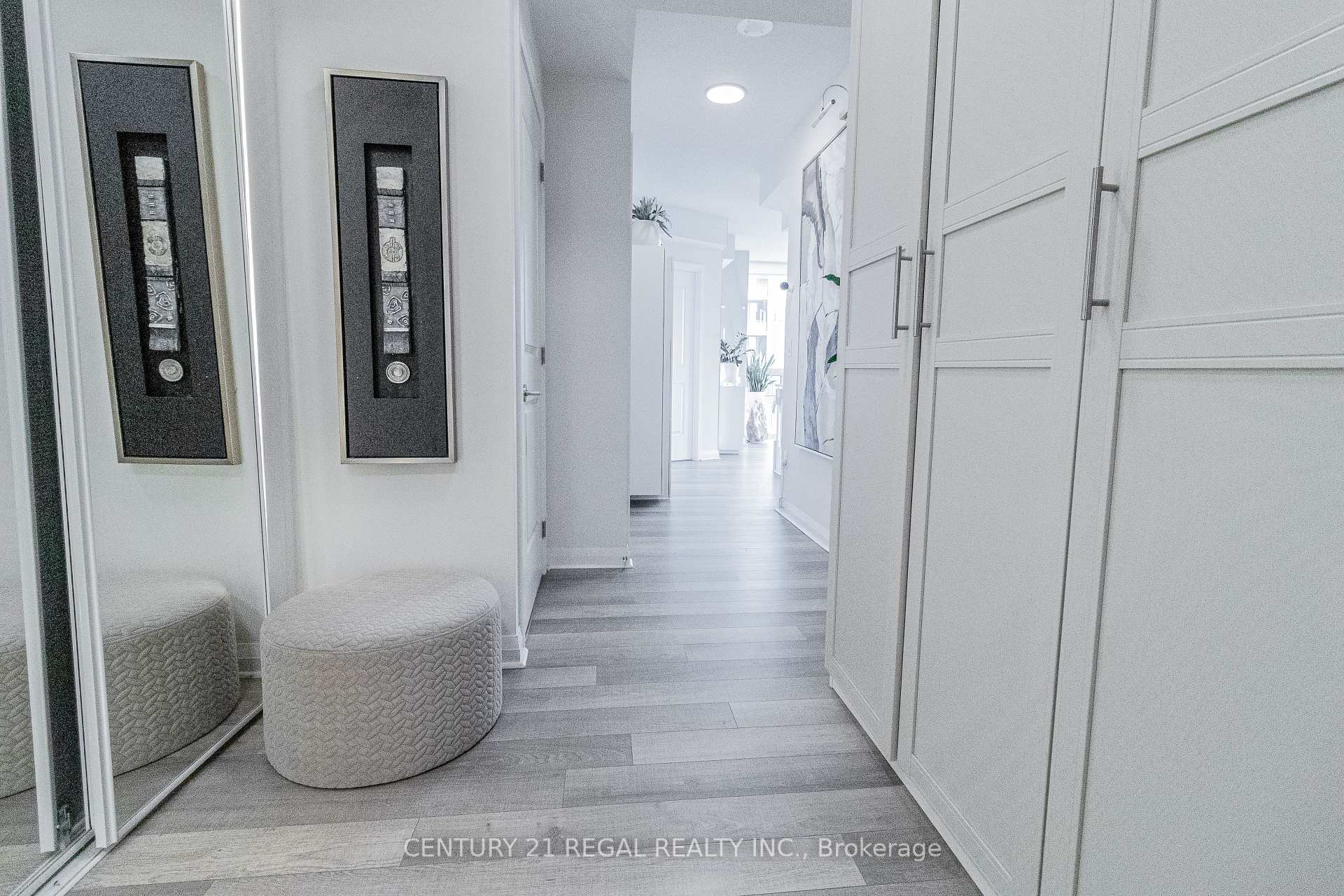 2 Bedrooms Condo at 5025 Four Springs, Mississauga For sale