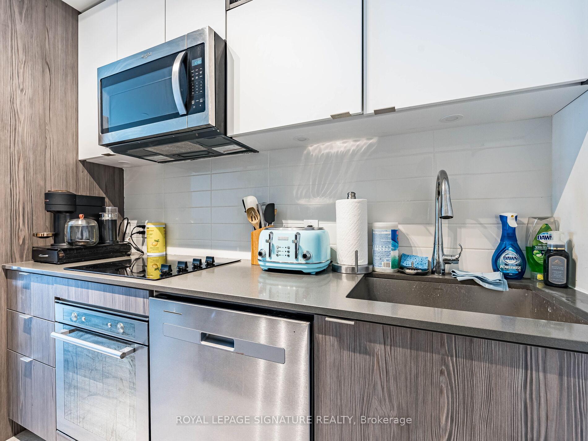 2 Bedrooms Condo at 60 Princess, Toronto For sale