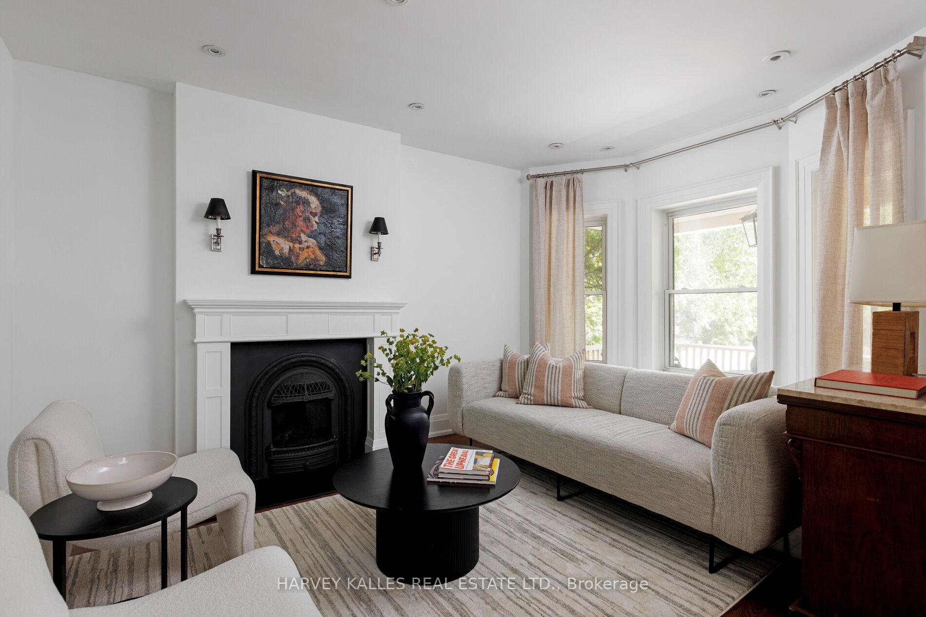 8 Edgewood Crescent