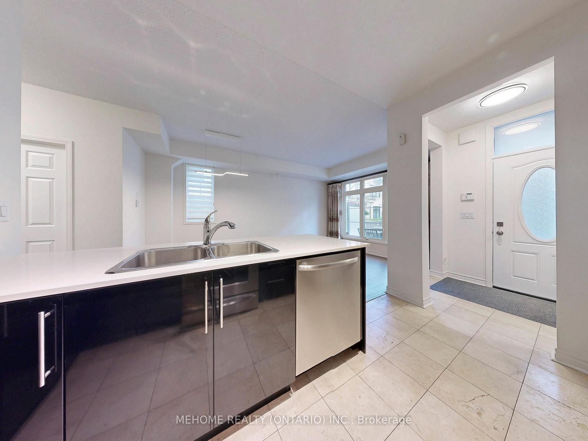 3 Bedrooms Condo at 7 Brighton, Vaughan For sale